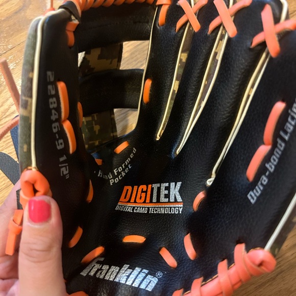 Franklin 9.5” Kids Baseball Mitt - Picture 4 of 4